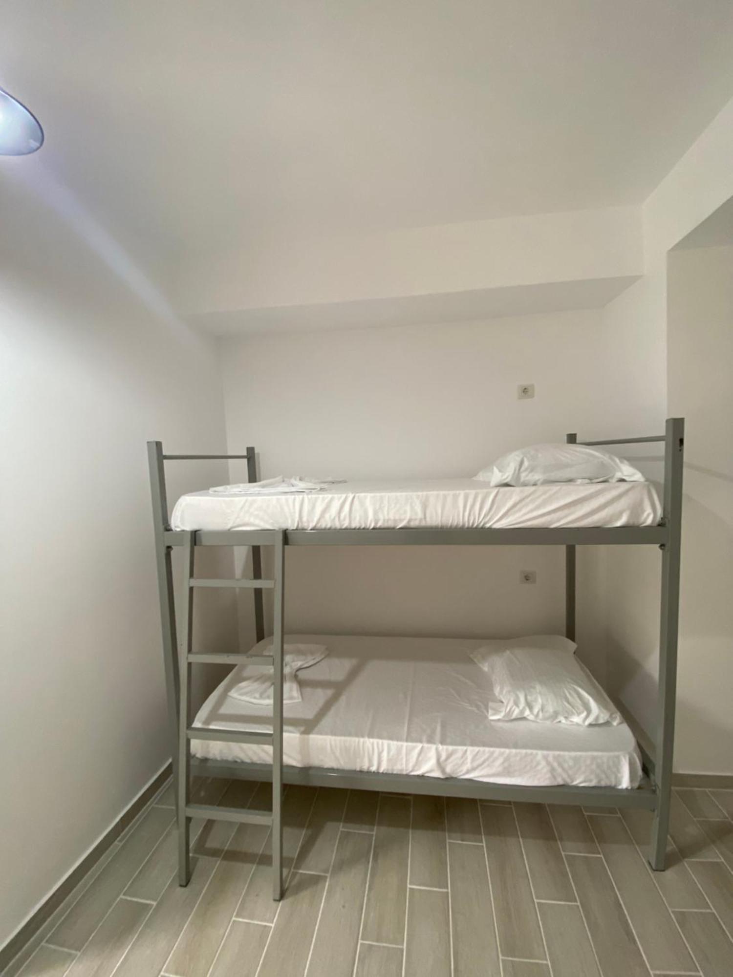 Eleni'S Holiday Rooms Himare Exterior photo