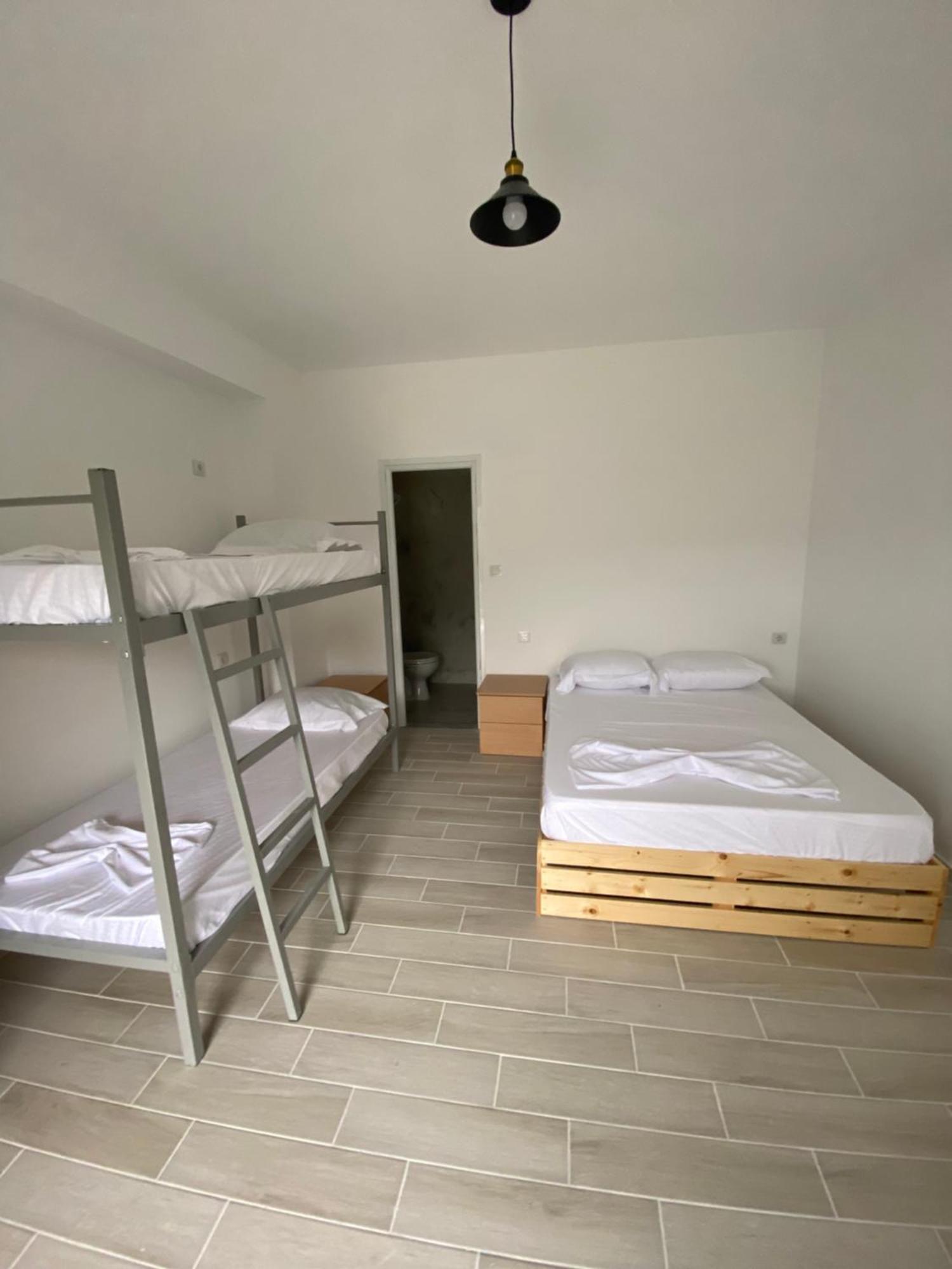 Eleni'S Holiday Rooms Himare Exterior photo