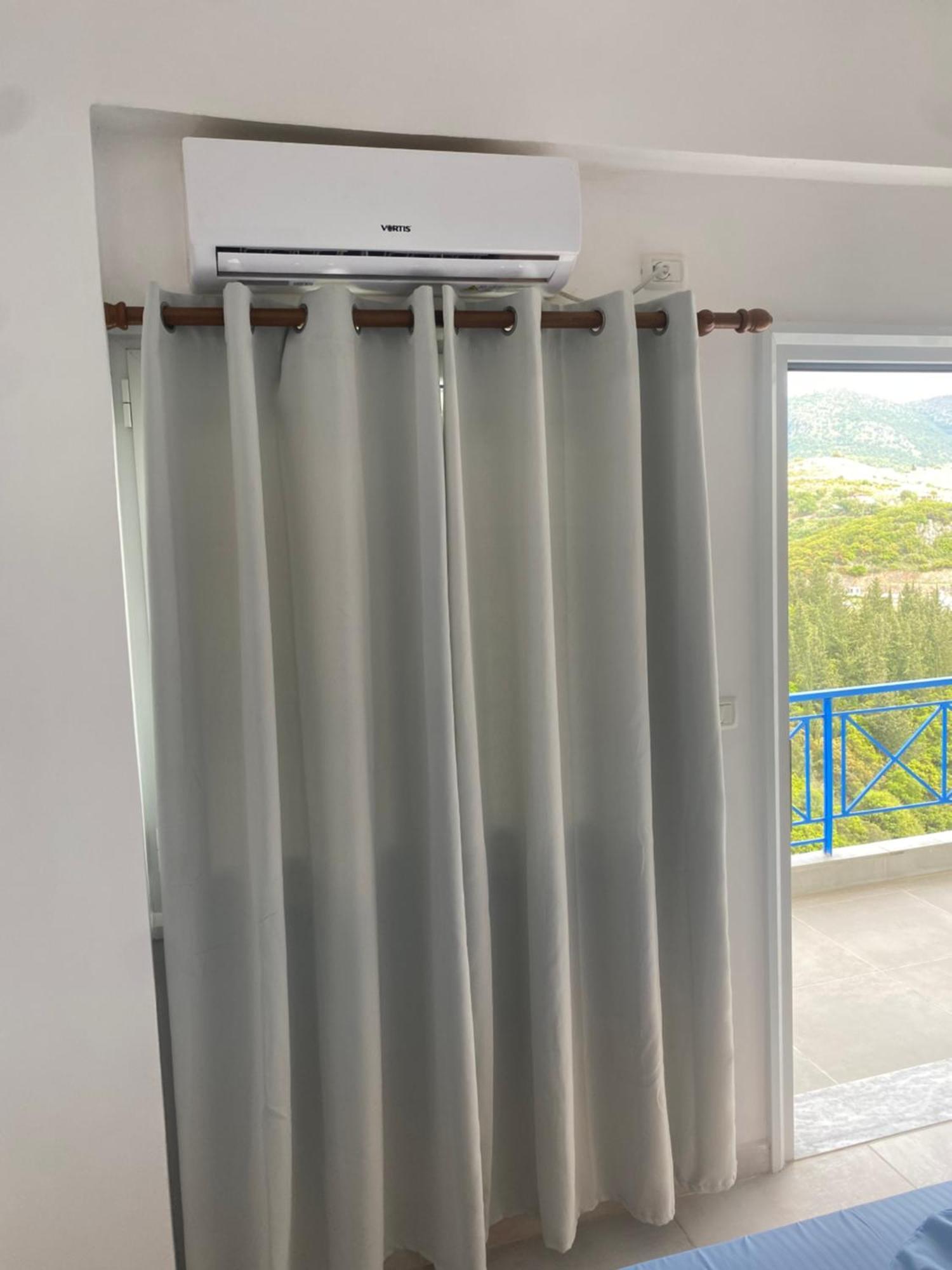 Eleni'S Holiday Rooms Himare Exterior photo