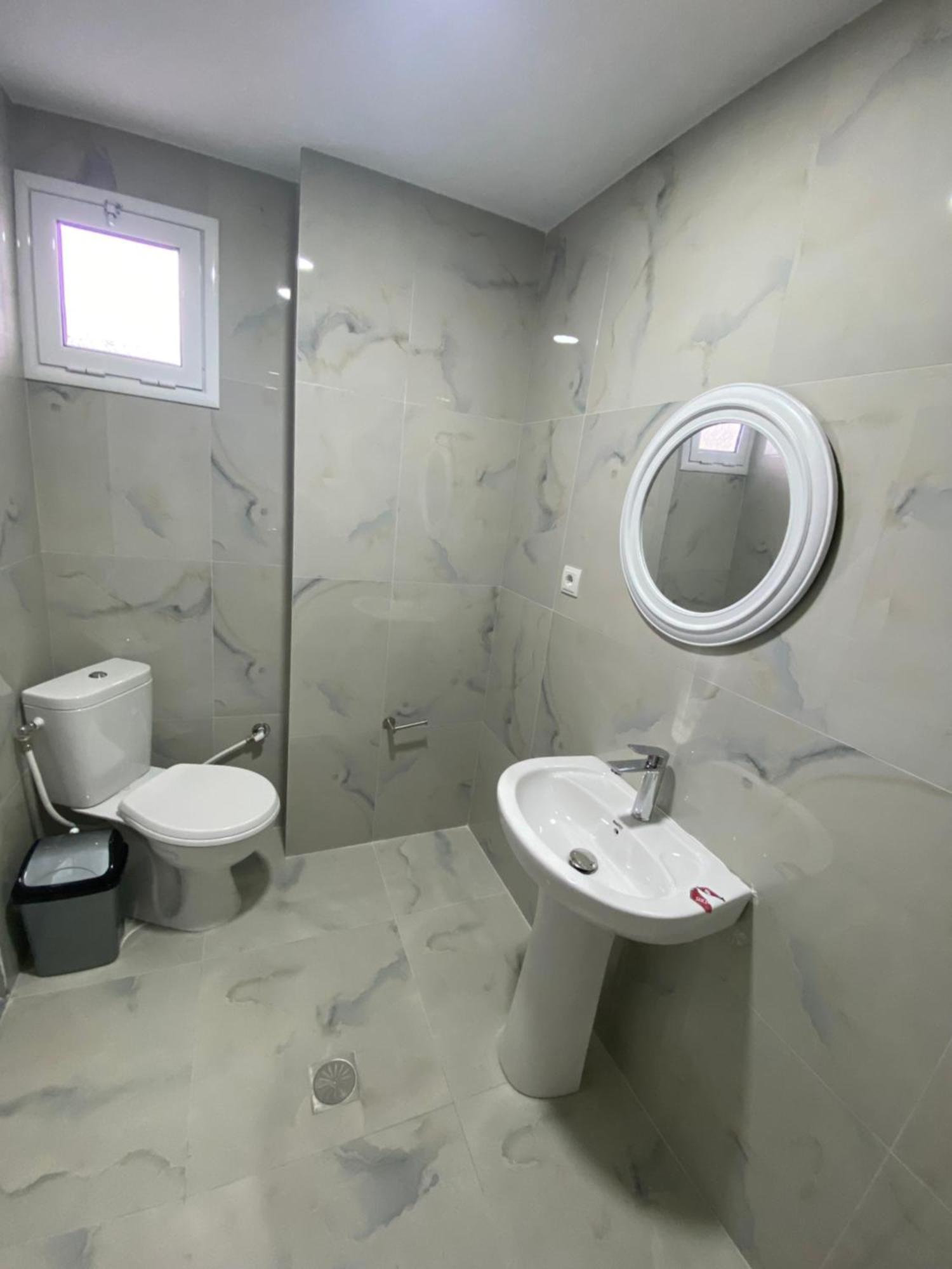Eleni'S Holiday Rooms Himare Exterior photo