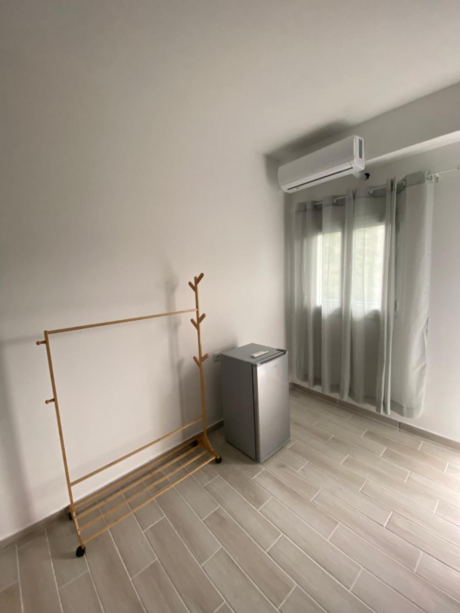 Eleni'S Holiday Rooms Himare Exterior photo