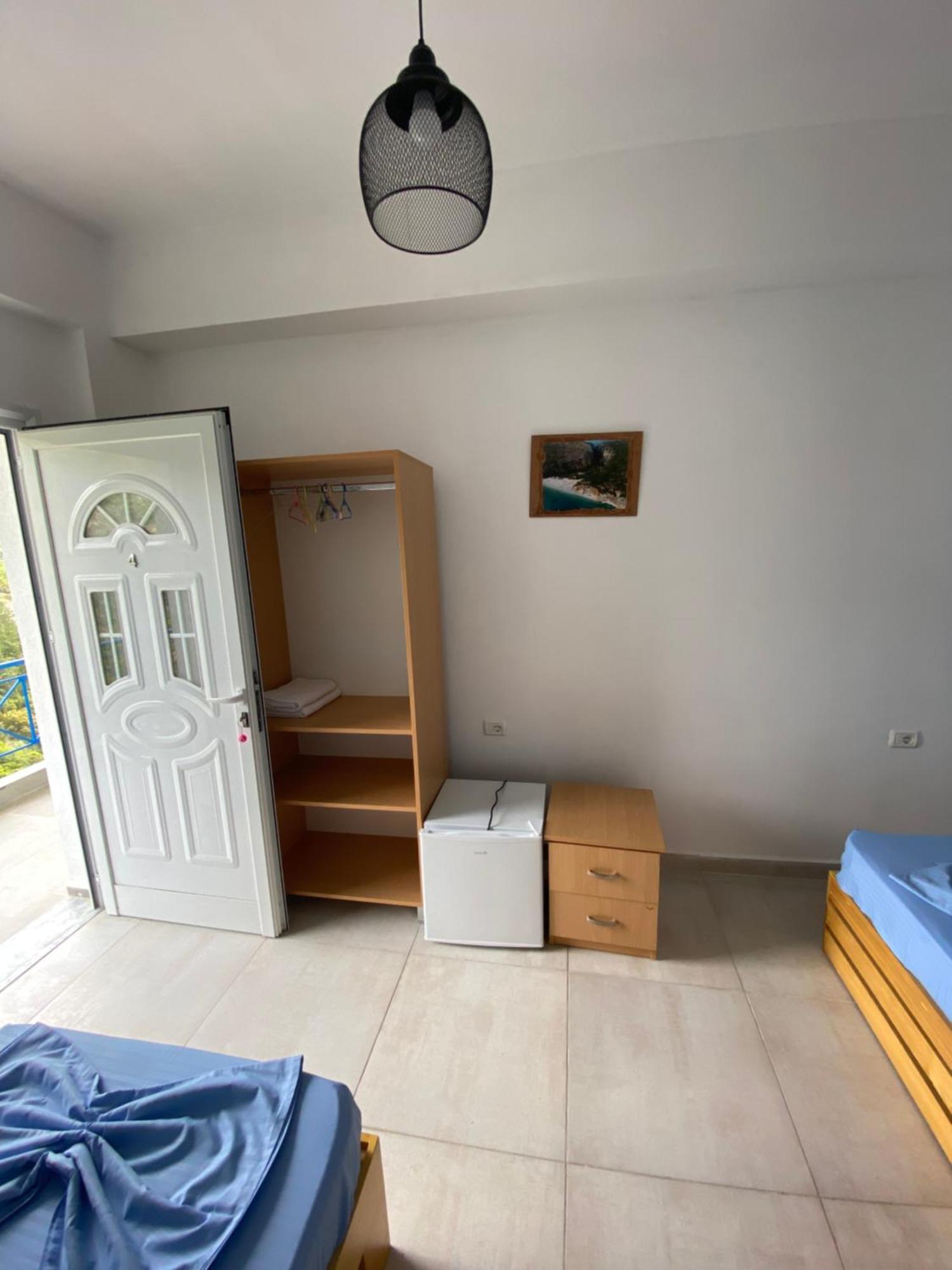 Eleni'S Holiday Rooms Himare Exterior photo