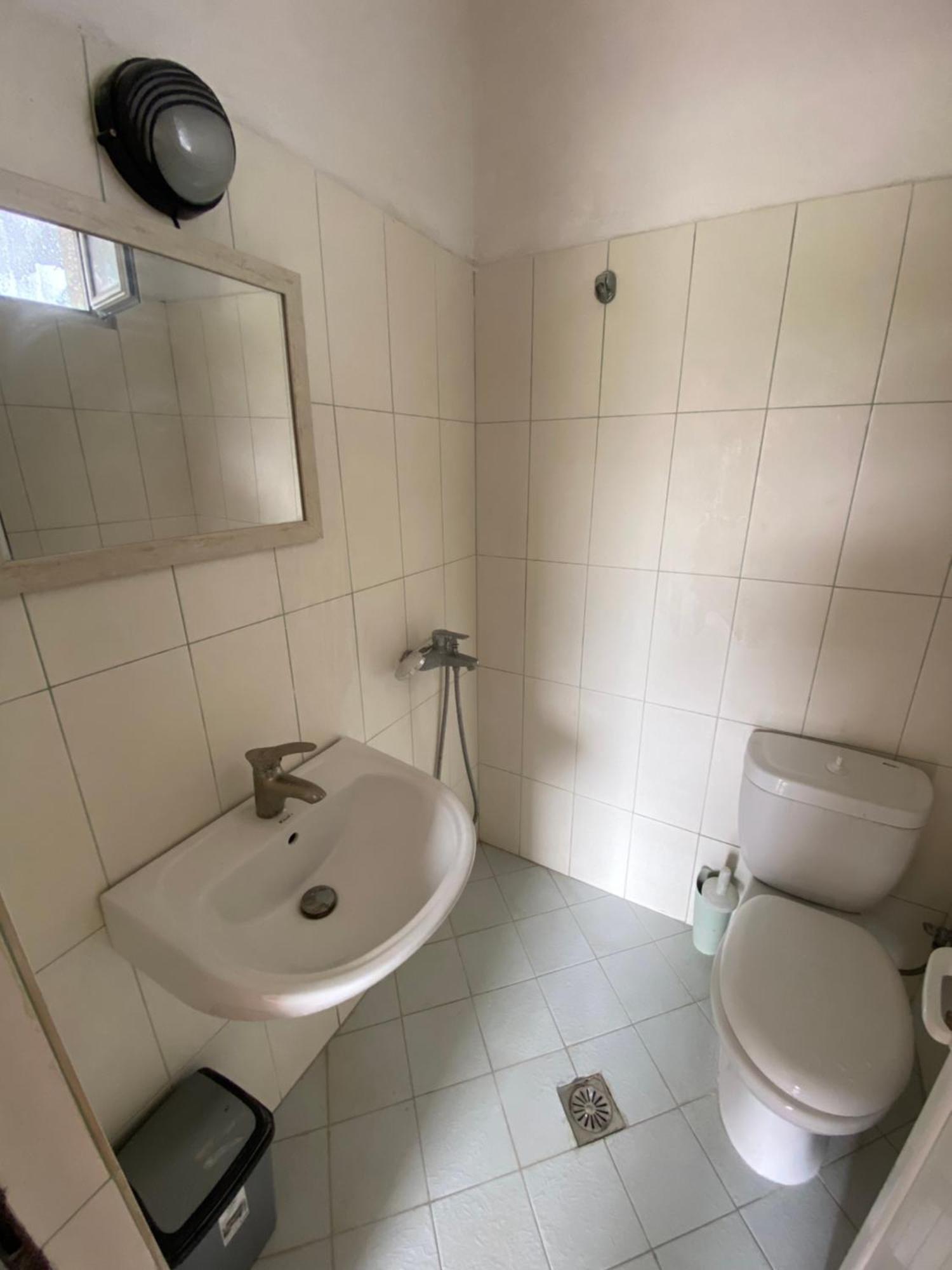 Eleni'S Holiday Rooms Himare Exterior photo